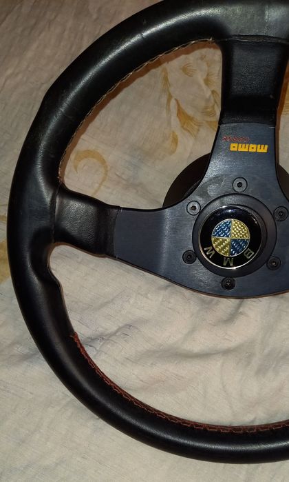 BMW E30 Ursuleț - volan MOMO