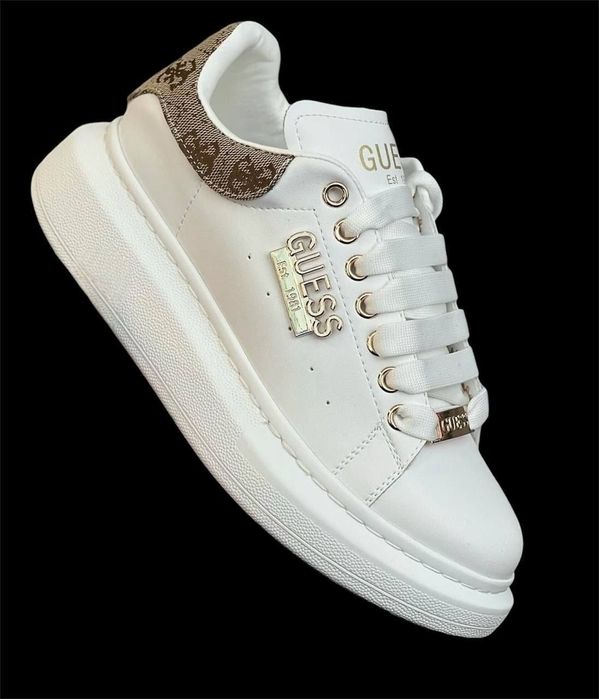 Adidasi pentru dama, Guess