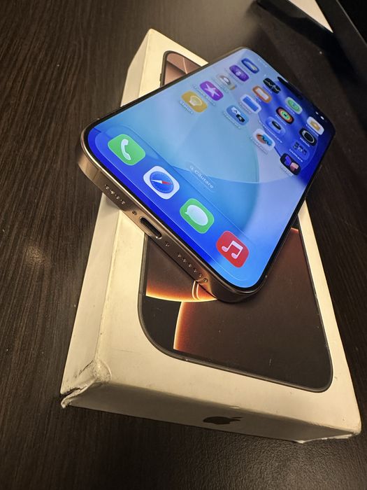 Vand/schimb Iphone 16 Pro Max 256 Gb desert titanium iiimpecabil!