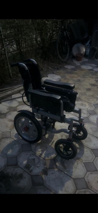 Электрическая инвалидная коляска