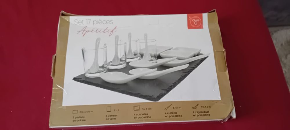 Set 17 piese pentru servire aperitive si platou ardezie