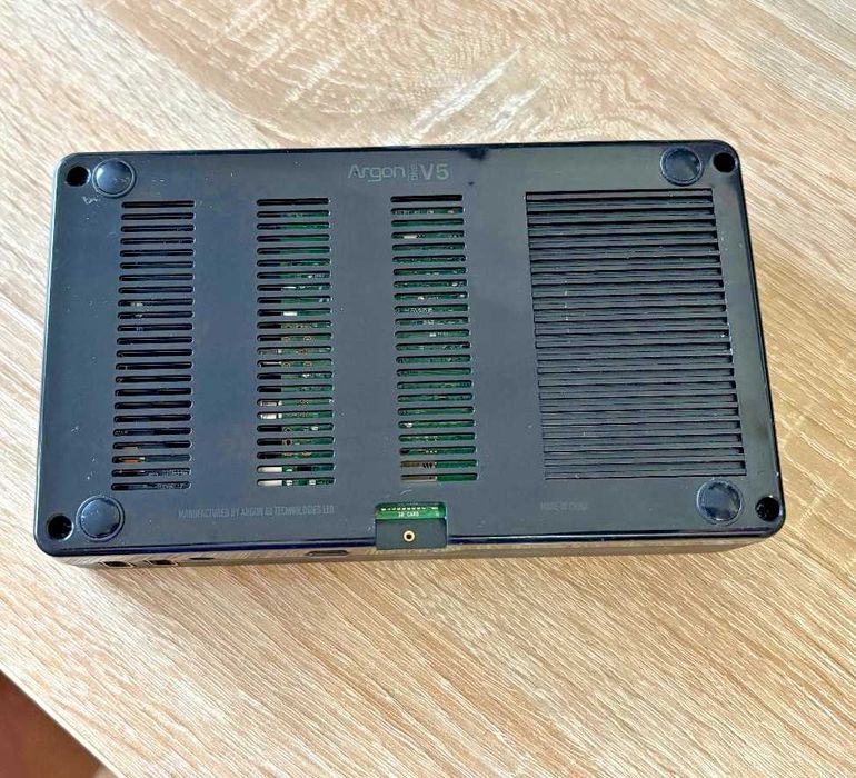 Raspberry Pi 5 8GB + Argon ONE V5 NVMe кутия + 512GB SSD + Захранване