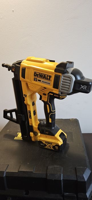 Pistol cuie dewalt dcn 890