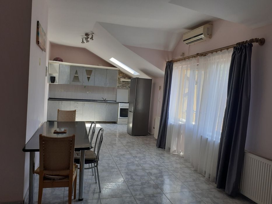 Proprietar închiriez apartament 2 camere  + garaj  zona Piața Spitalului
