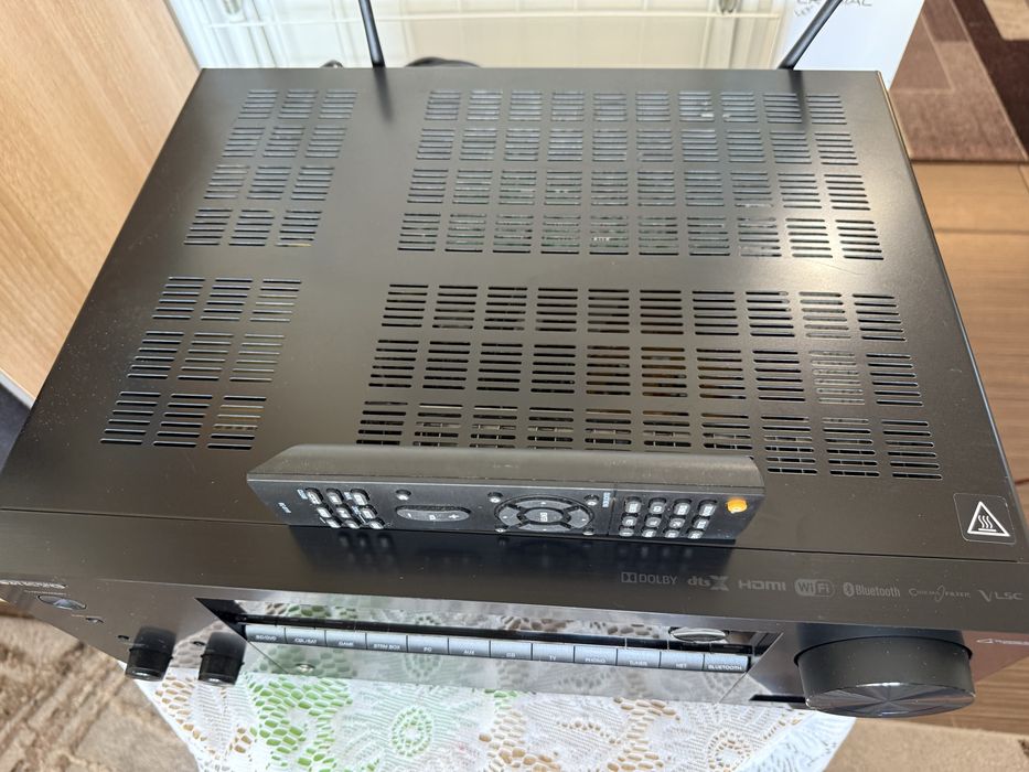 Onkyo TX-NR555 Bluetooth Wi-Fi