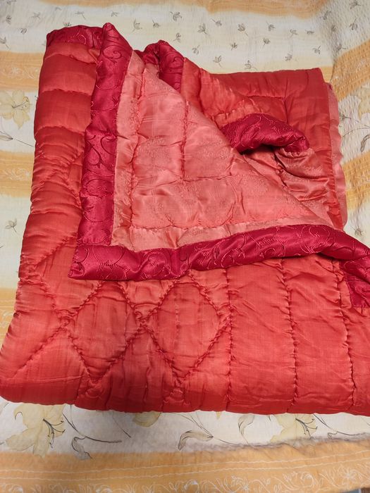 Plapumă călduroasă umplută cu lână de oaie