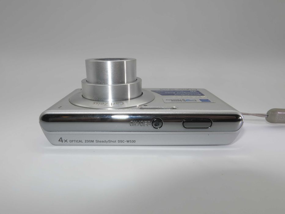 Sony Cyber-shot DSC W530 ултра компактен цифров фотоапарат в сребърен цвят, малка дигитална камера 14MP, в чудесно състояние, работи перфектно