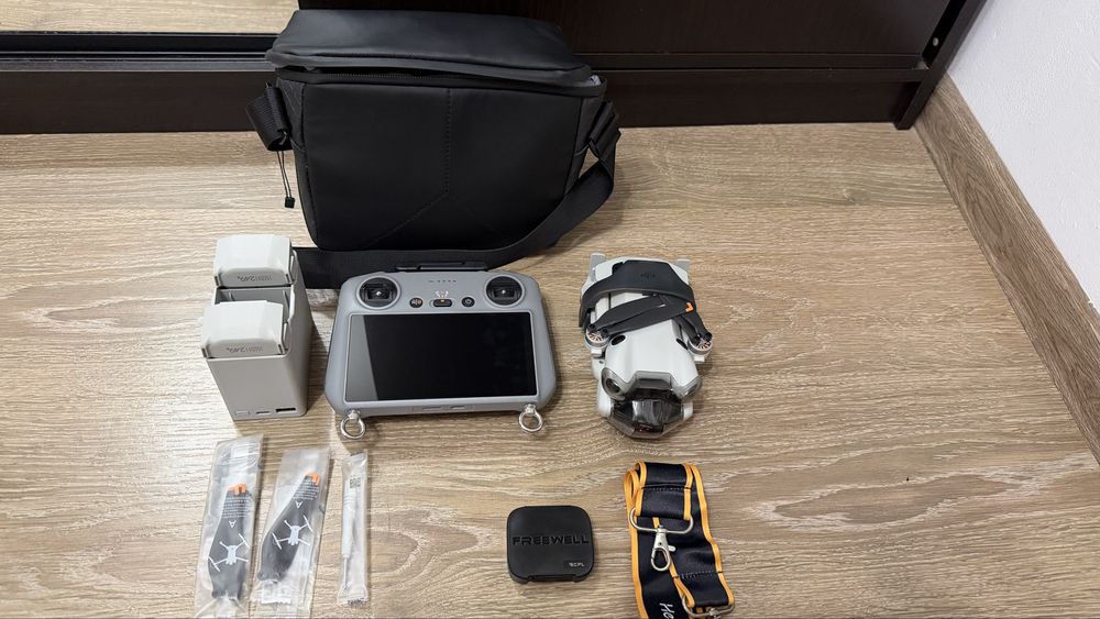 Vând DJI Mini 4 Pro Combo – stare foarte bună