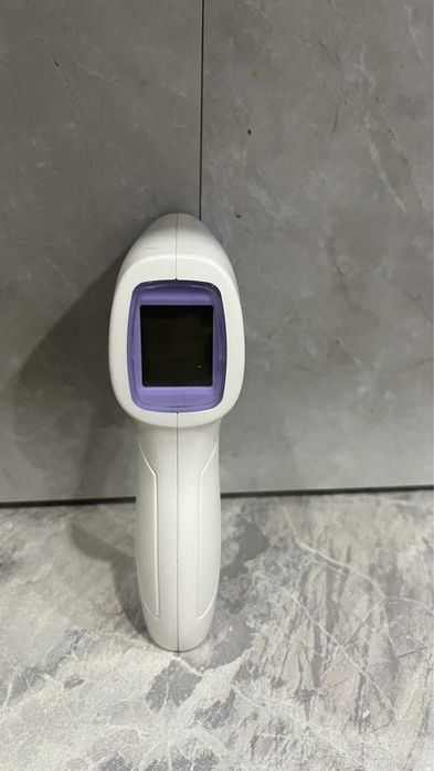 Бесконтактный инфракрасный термометр