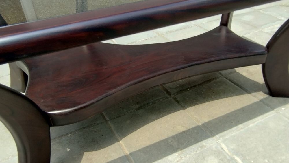 Холна маса със стъклен плот