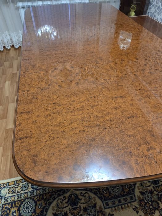 Продам стол /Италия/ и стулья б/у.