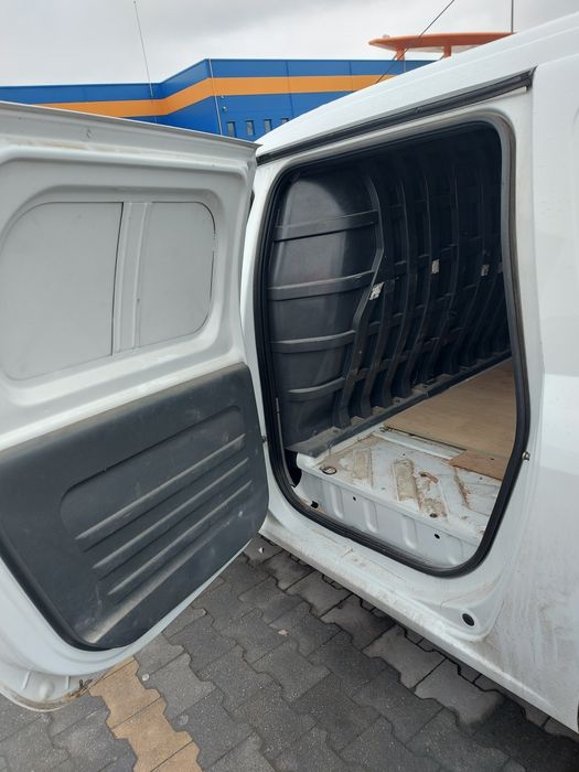 Vând Dacia Logan Van