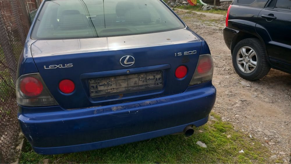 Lexus IS200 2002 г. – цяла