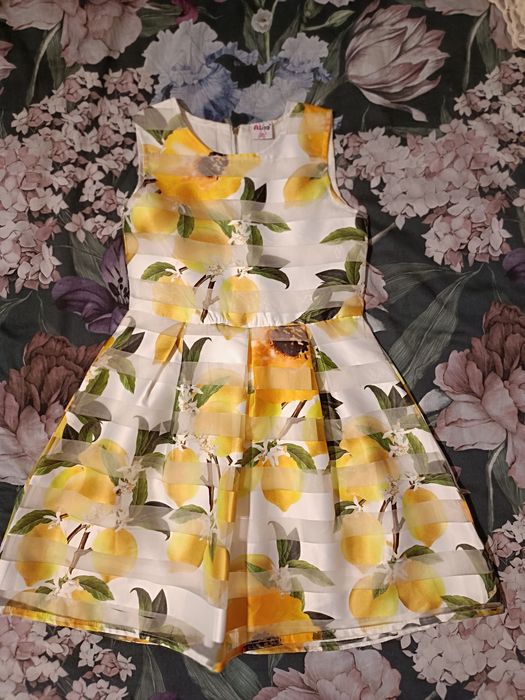 Детска рокля 140см.за 10г.момиче.