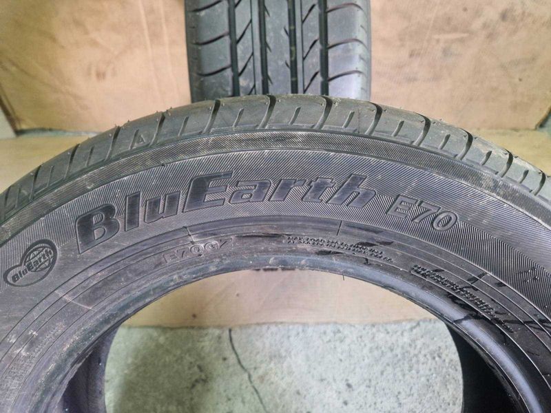 2 Yokohama R17 225/60
летни гуми
DOT1721