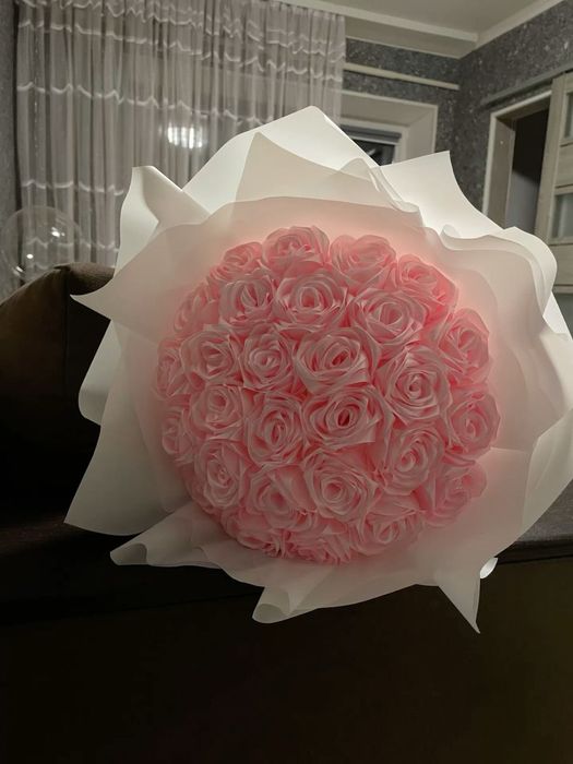 Букет от 41 сатенени рози