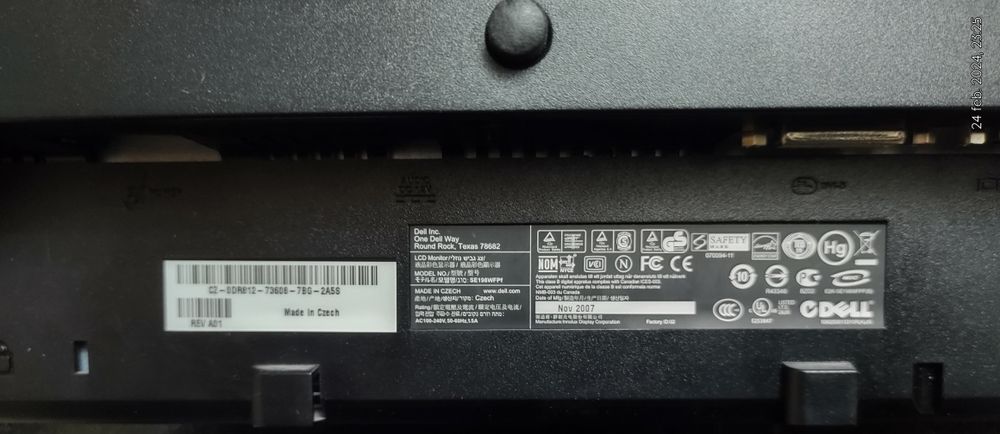 vând 2 monitore,un "LG"(60 lei) și un"DELL"(90 lei)