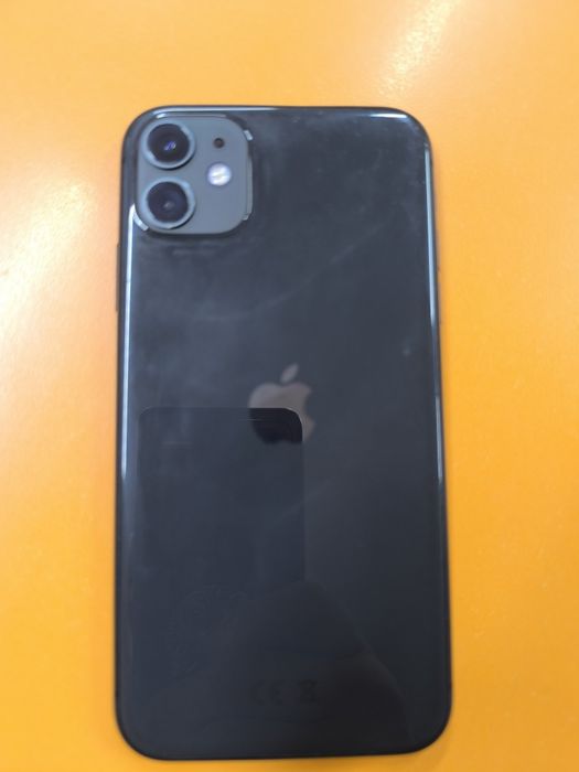 Продам Айфон 11 память 256