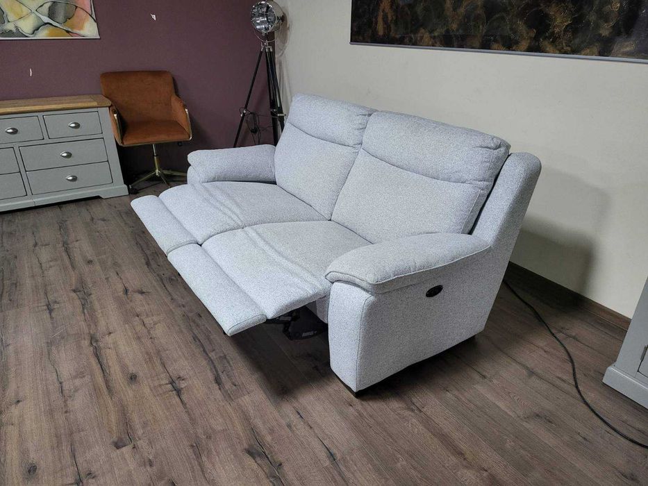 Светло сив диван от плат тройка с електрически релаксиращ механизъм