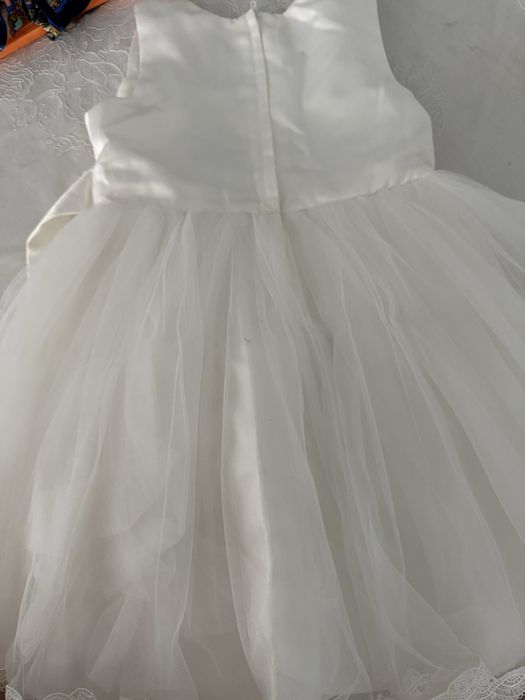 Продам платье на 5-6 лет