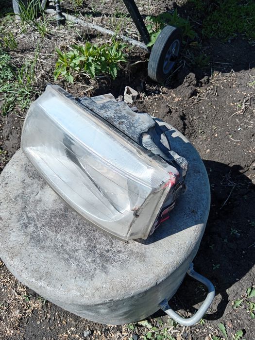 Фара митсубиси спейс раннер.