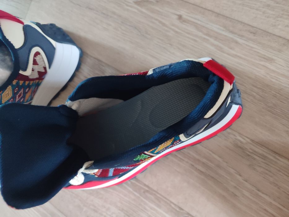 Новые брендовые кроссовки