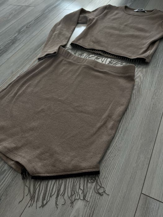 Стилен комплект пола и блуза размер S