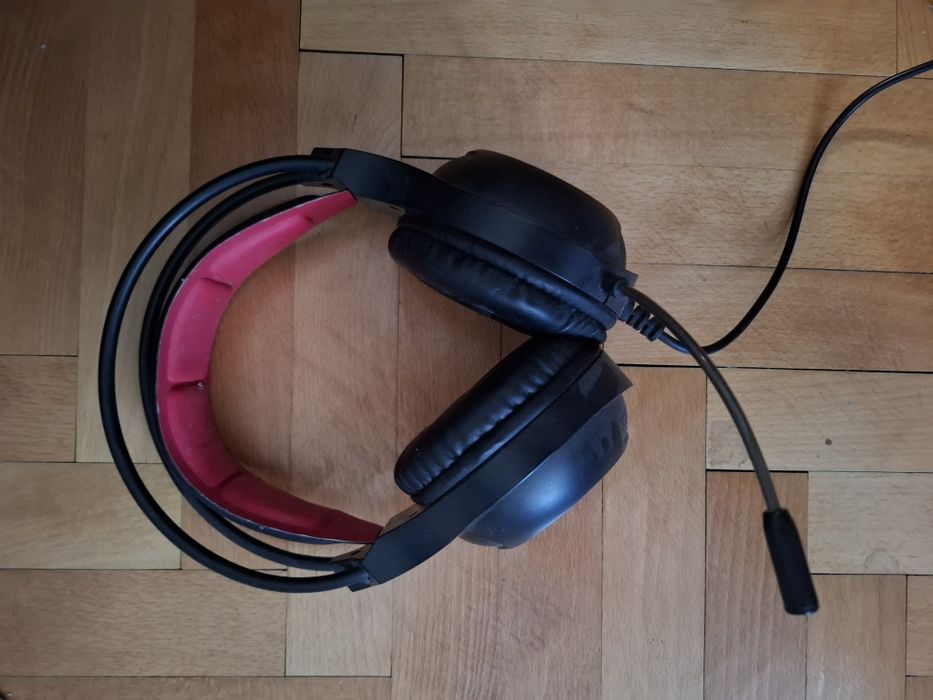 Продавам комплект слушалки и клавиатура