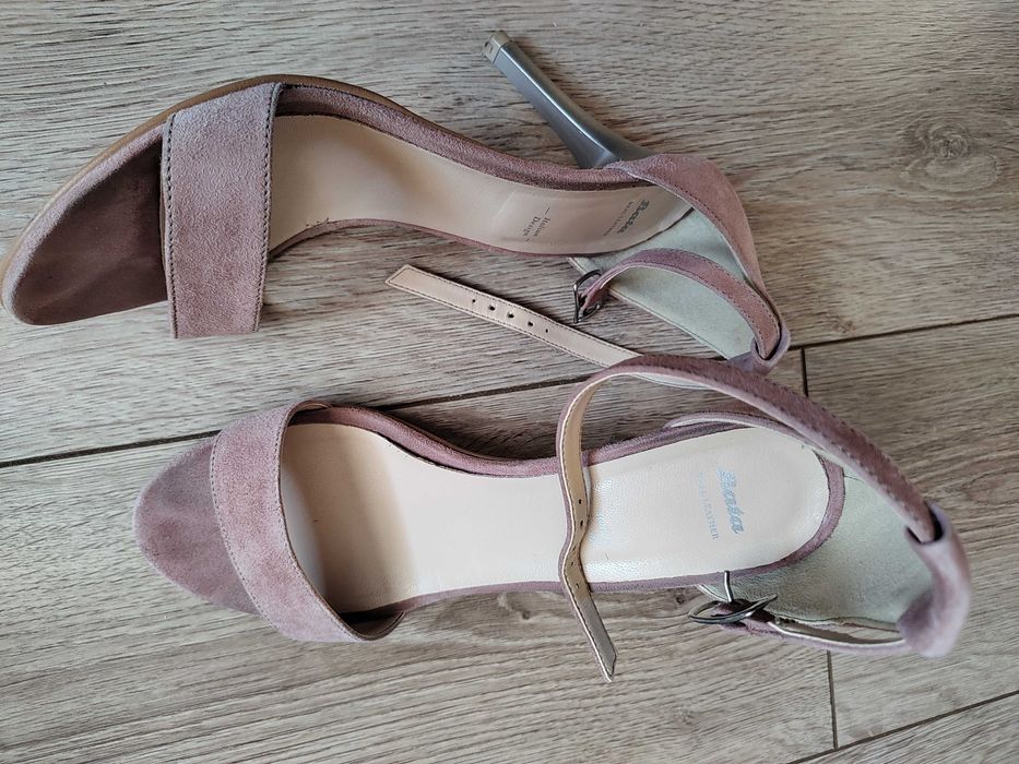 Sandale cu toc inalt