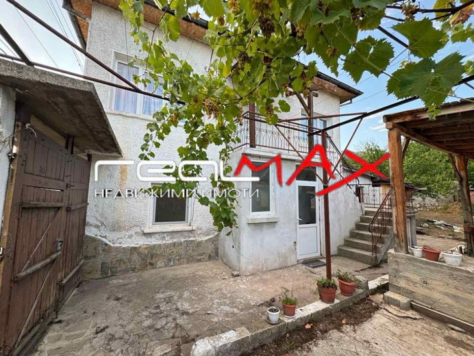 Продава къща в гр Мъглиж