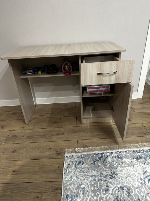 Продам стол доя обучения