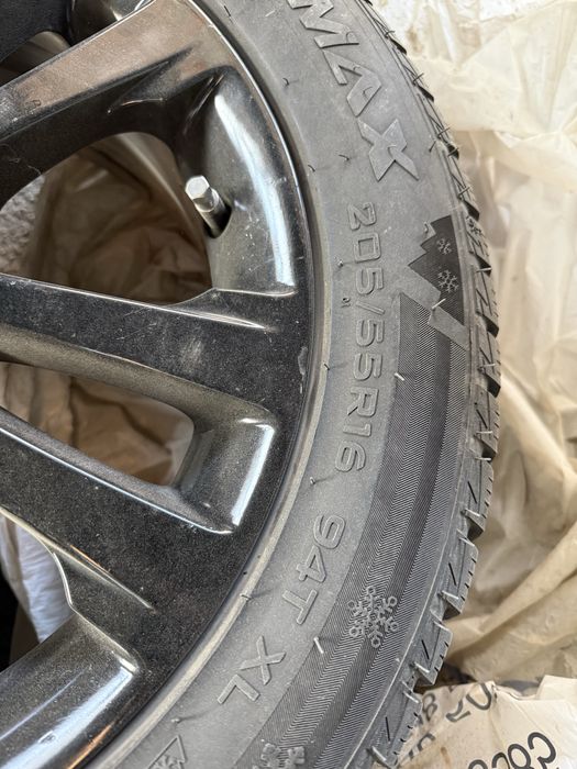 Продам диски с резиной на 16