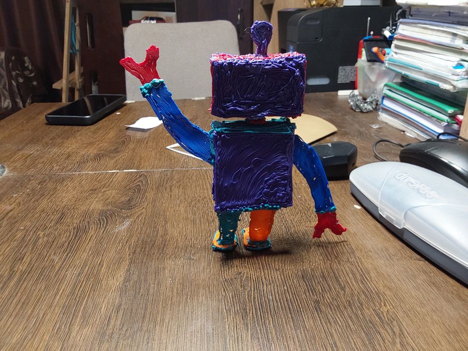 Продам фигурку робота