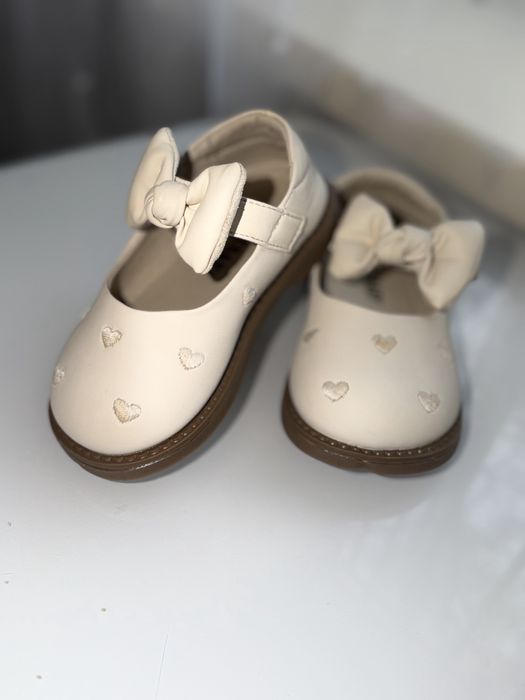 Продам детские туфли