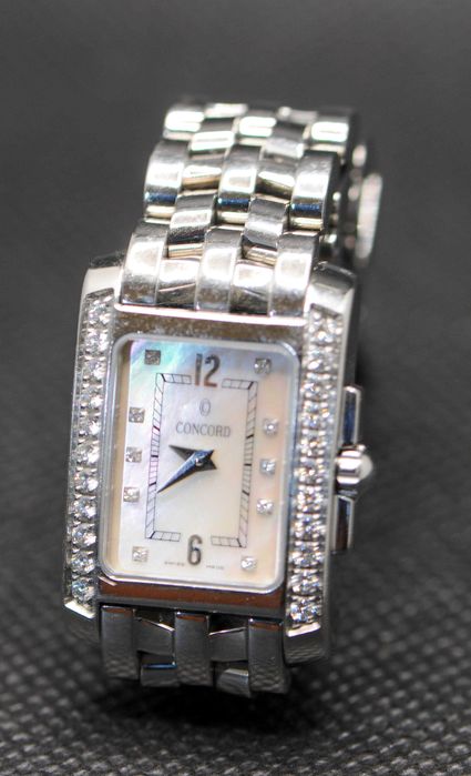 Швейцарски дамски часовник с естествени диаманти - Concord Sportivo