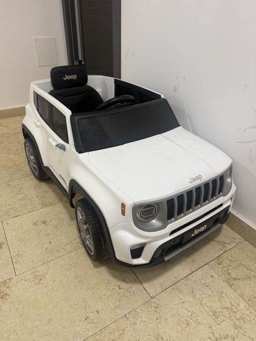 Masinuta cu telecomanda pentru copii