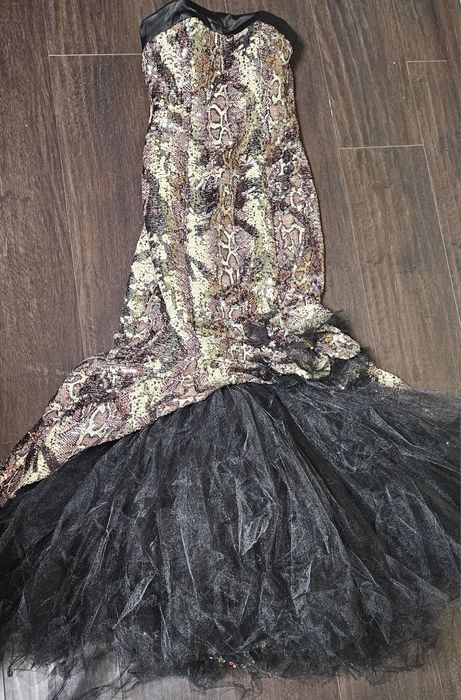 Офицялна бутикова рокля