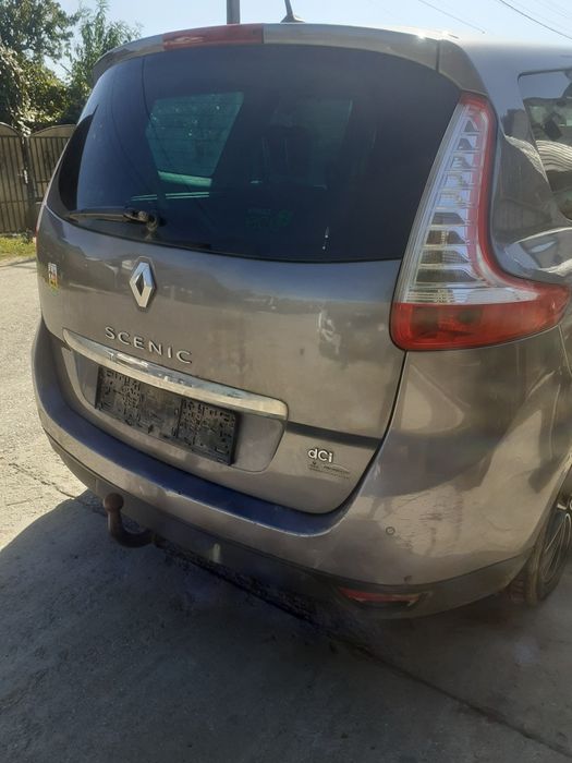 Dezmembrez Renault Grand Scenic