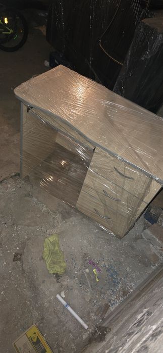 Birou 3 sertare  loc pentru unitate si tastatura