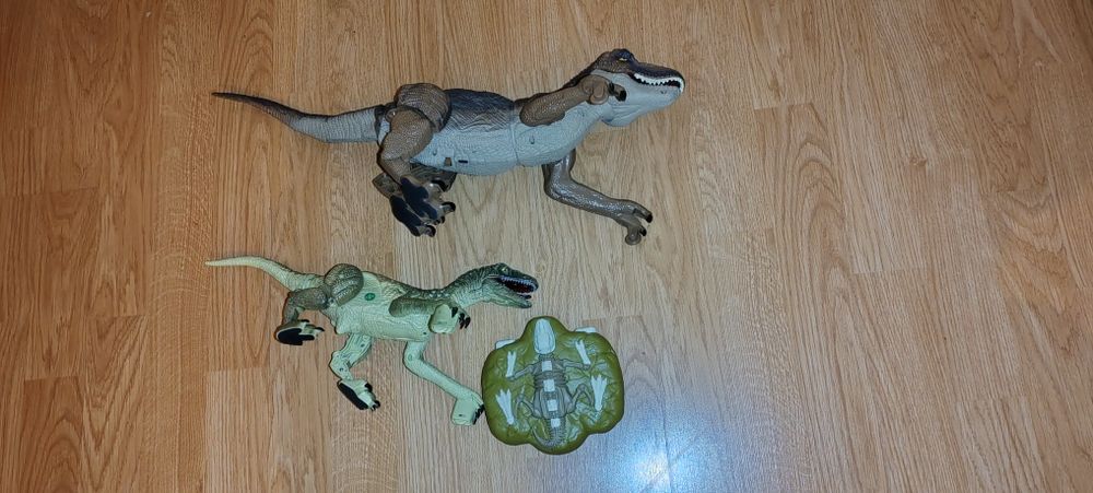 Dinozauri interactivi Telecomanda