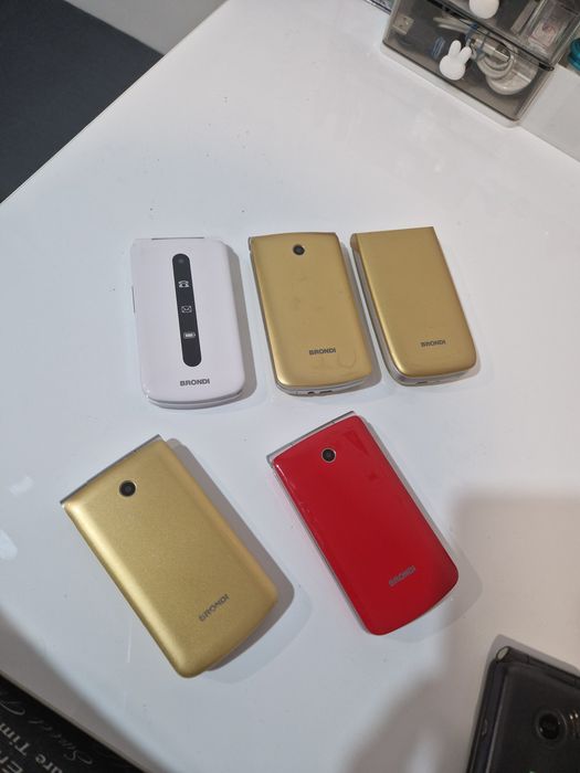 Telefon cu butoane mari si display generos, special pentru Seniori