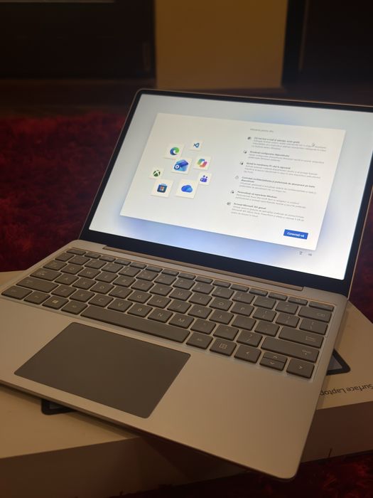 Microsoft Surface Laptop Go – Intel Core i5 / 4 GB RAM / Touchscreen