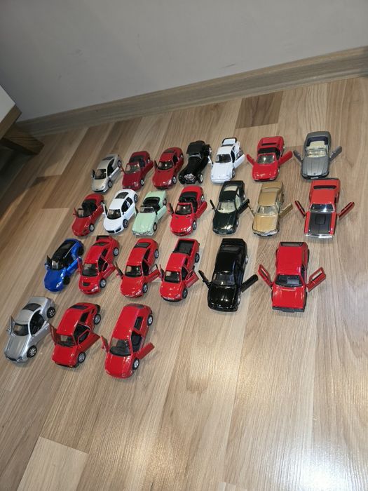 Метални колички (23 броя)