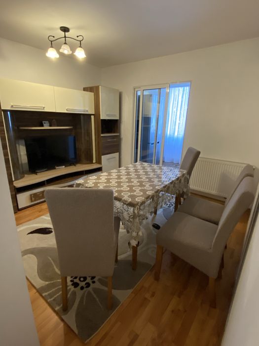 Inchiriez apartament cu 2 camere decomandate