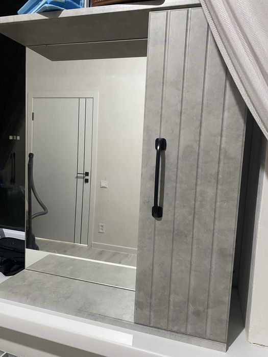 Продам зеркало для раковины