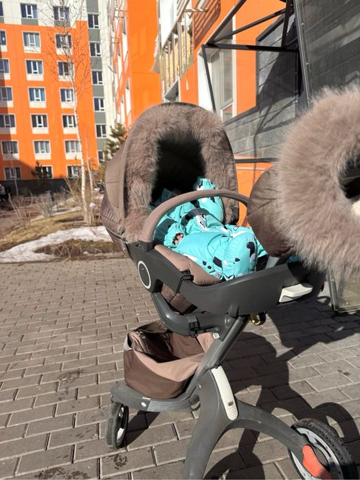 Продам коляску Stokke