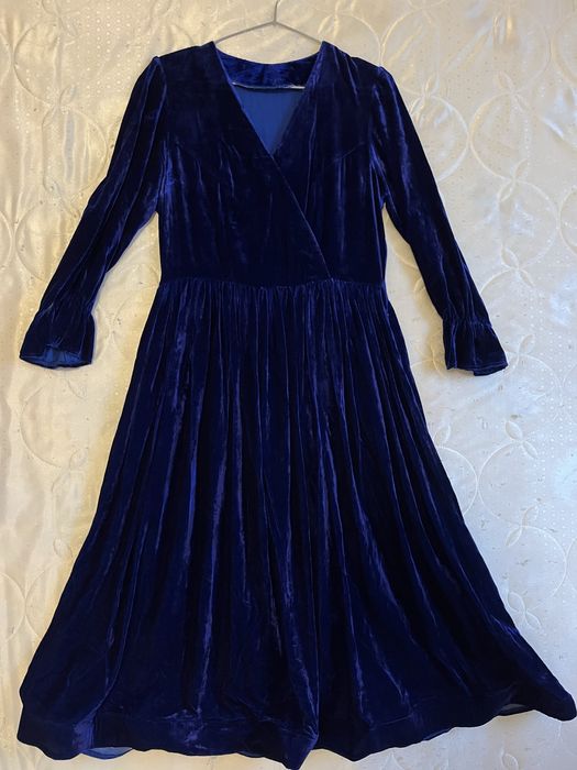 Бархат көйлек сатылады.