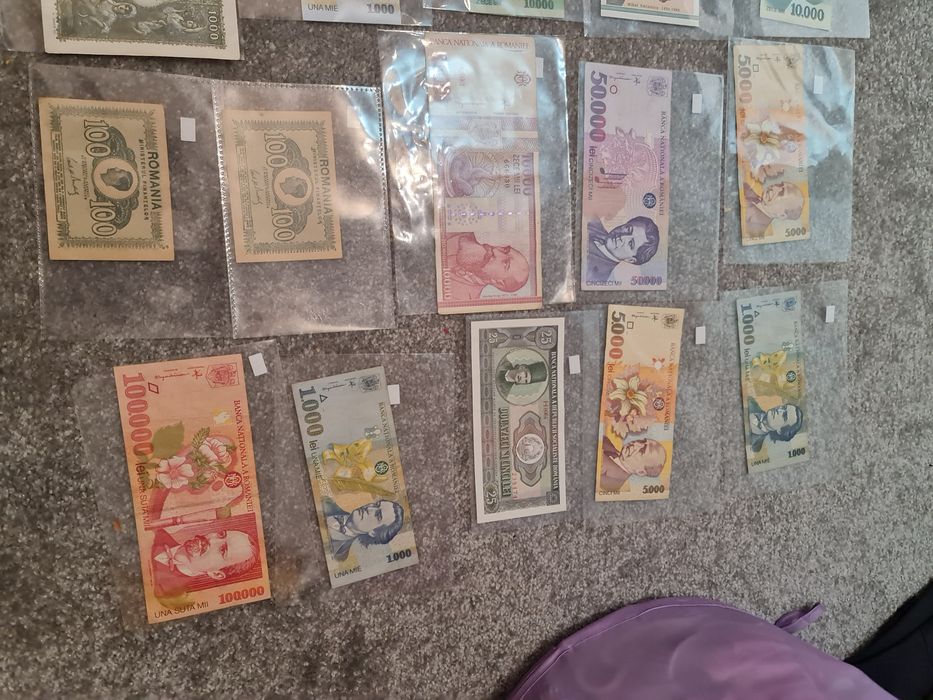 Vând colectie de bani vechi 20 de bancnote