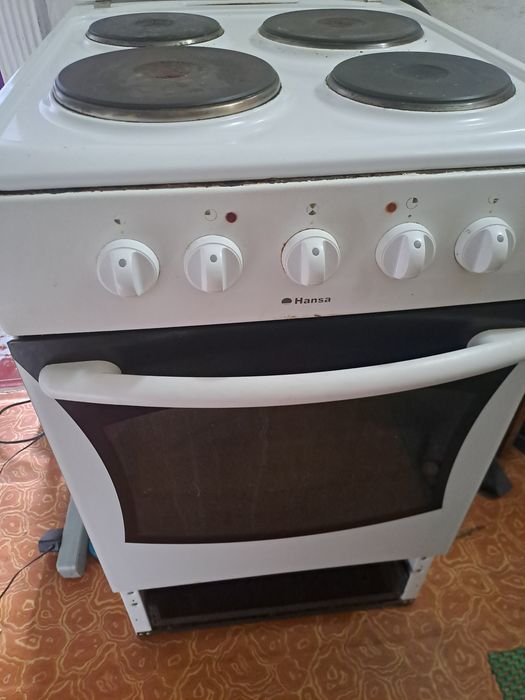 Продам электроплиту Наnsa