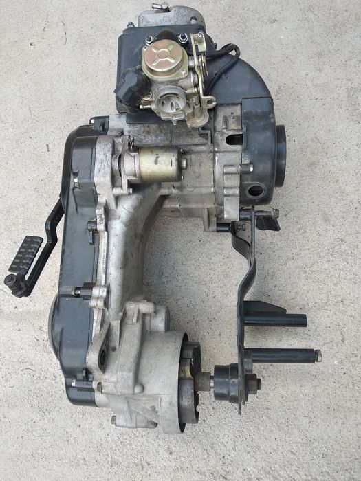 Продам матор на скутер 125 куб и80 куб на ходу колеса 10 размер 12 раз